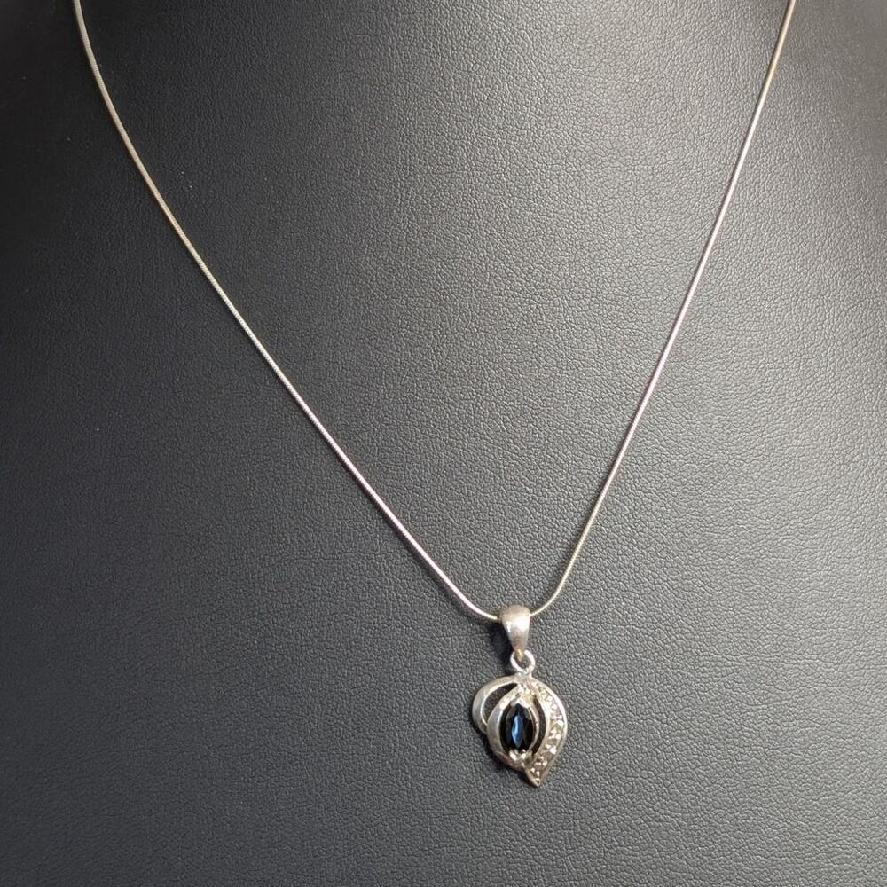VTG 925 Sterling Silver Faceted Black/Navy Marquis Cut Crystal Pendant Necklace